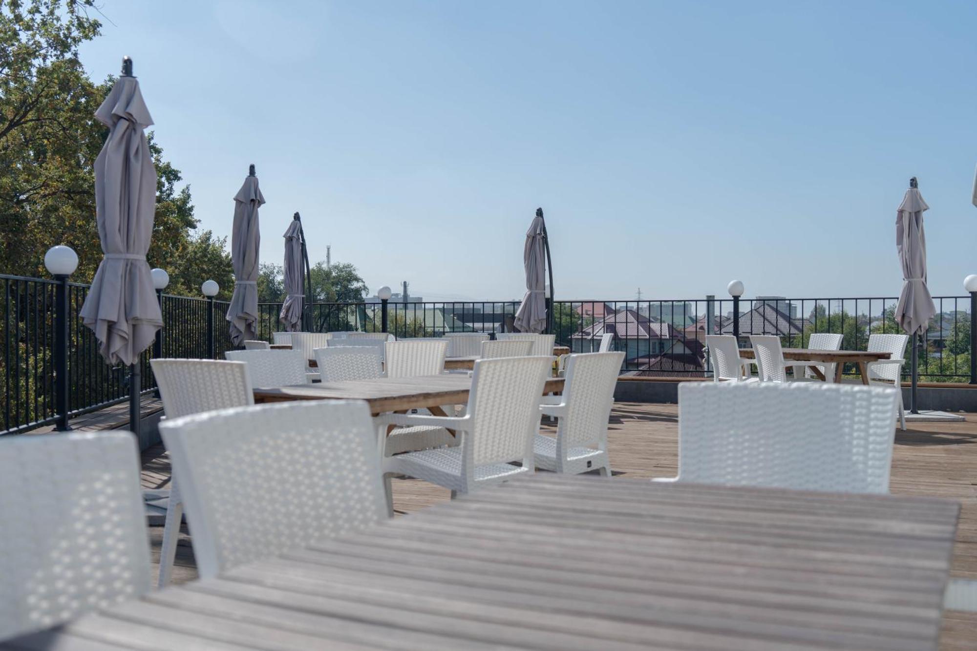 Gastello Hotel Бишкек Екстериор снимка