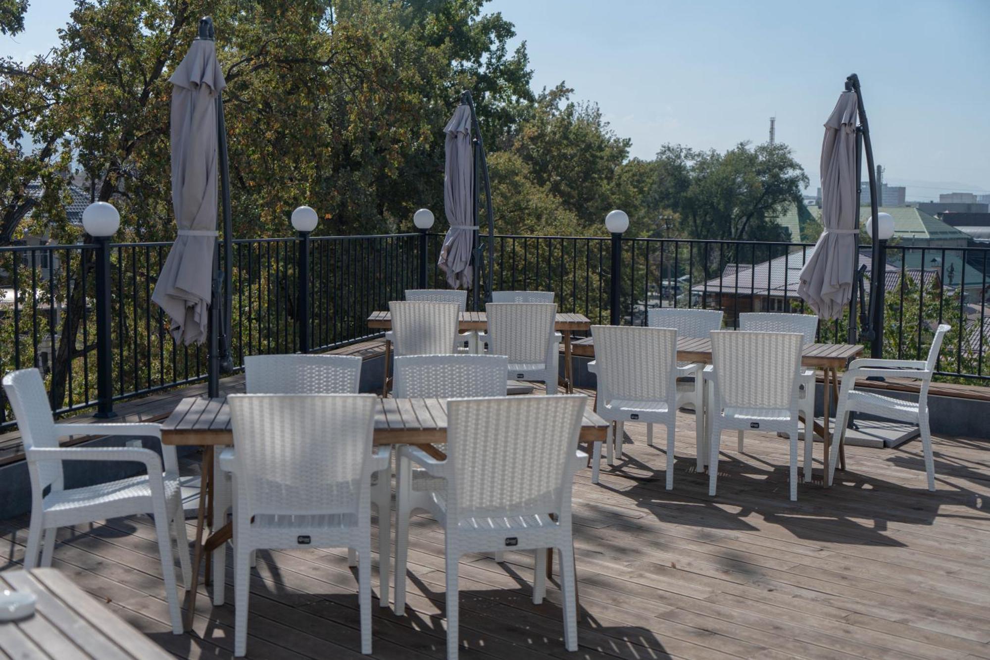 Gastello Hotel Бишкек Екстериор снимка