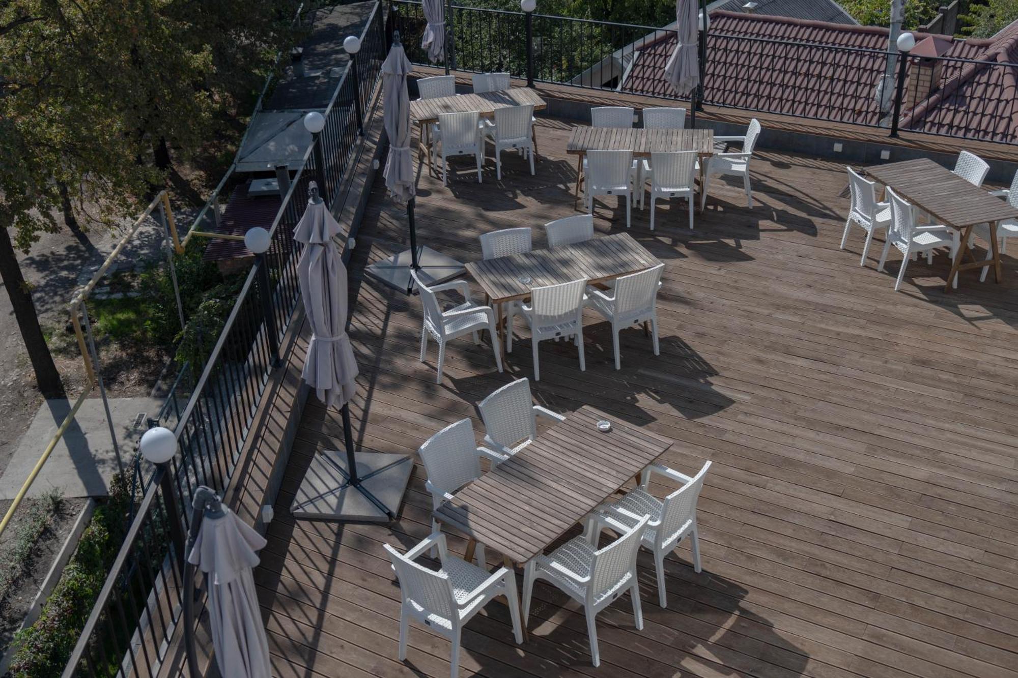 Gastello Hotel Бишкек Екстериор снимка
